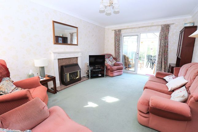 19, Cranleigh Court, Farnborough photo 4