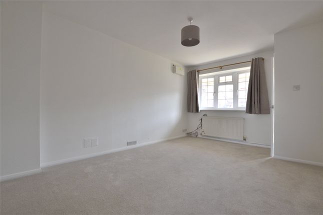 17, St. Vincent Way, Gloucester photo 4