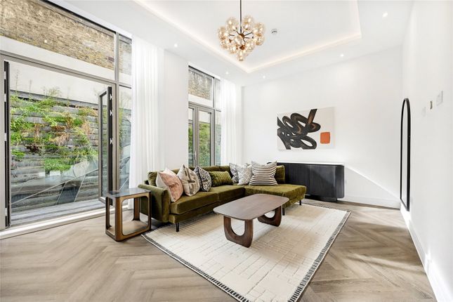 Apartment 002,, Russell Gardens, London photo 4