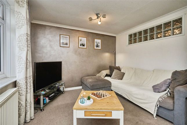 3 Rosalind Court,, Quarry Road, Isle of Wight photo 3