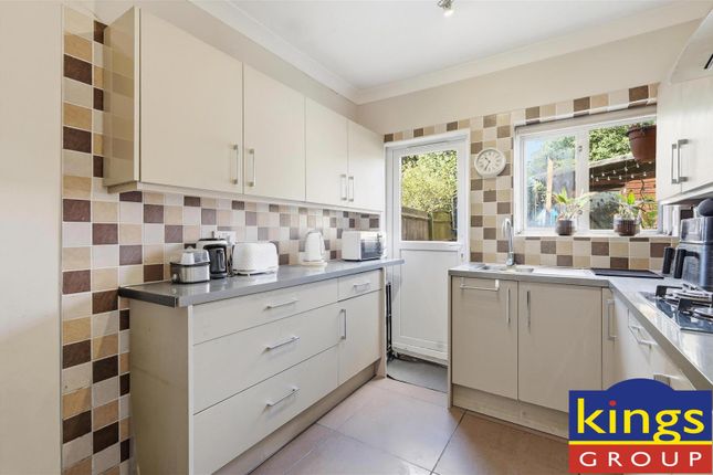 225, Winchester Road, Edmonton photo 3