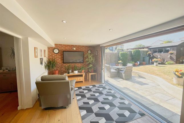 4, Foxes Close, Sandown photo 2