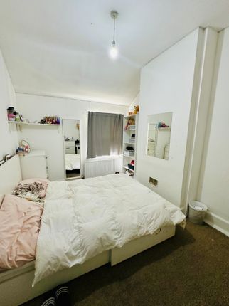 Terraced house for sale in Barge House Road, London