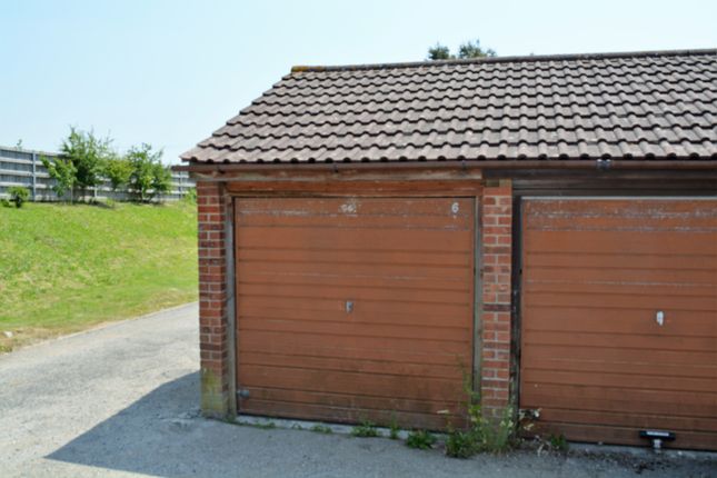 Parking/garage to let in Robin Close, Weymouth