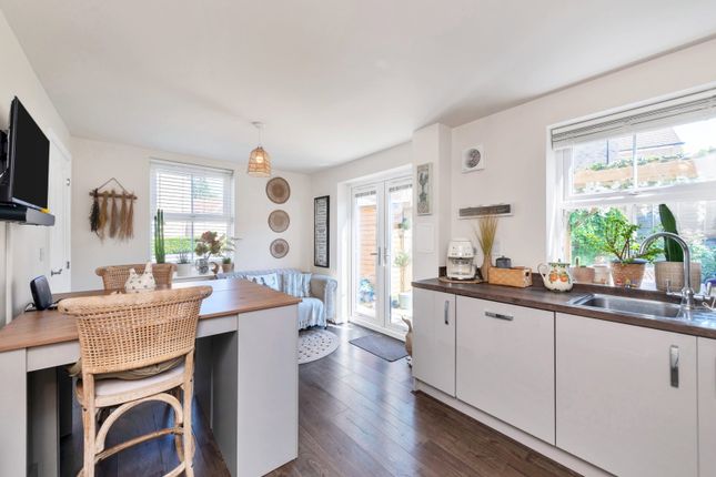 2 Gallier Close, Godmanchester photo 3