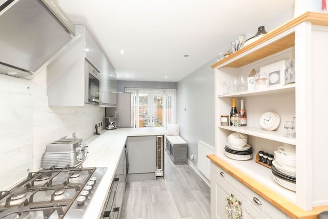 9 Hollybank Close, Sheffield photo 2