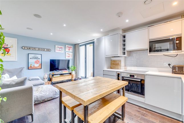 Flat for sale in Lillie Road, Fulham