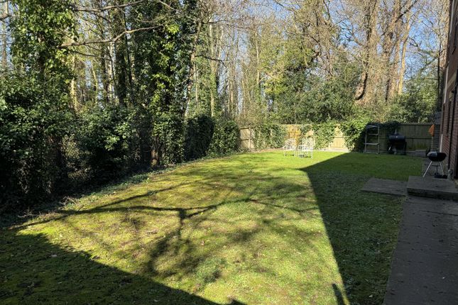 Marlborough House, Firsgrove Crescent, Brentwood photo 4