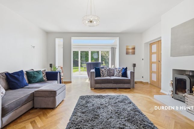 50 Woodside, Leigh-On-Sea photo 4
