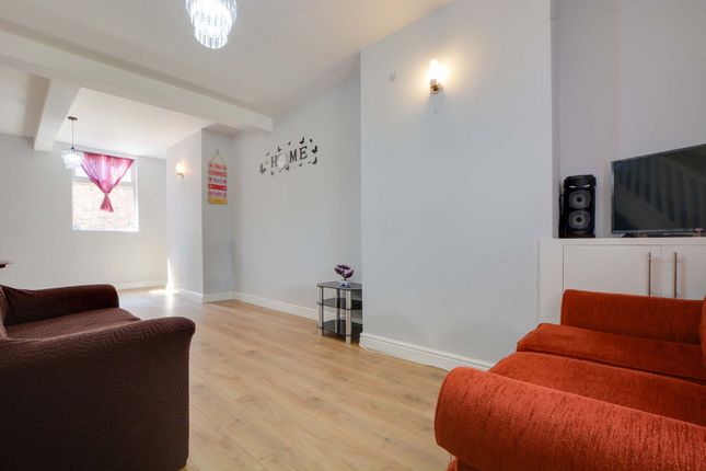 29 Hughenden Drive, Leicester photo 3
