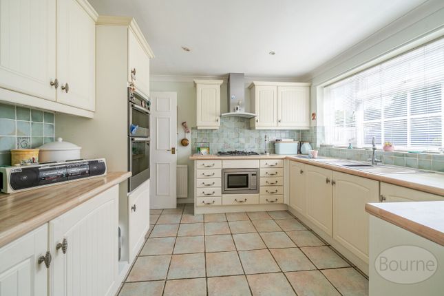11, Parkhurst Fields, Farnham photo 2
