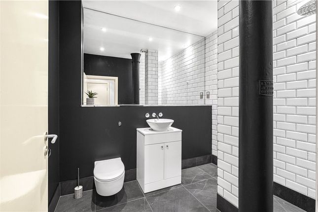 Flat 104, Block A, 27, Green Walk, London photo 4