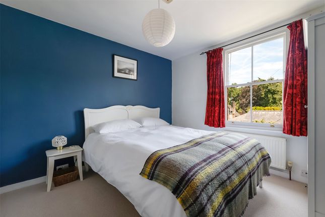 8, Harrowgate Gardens, Surrey photo 4