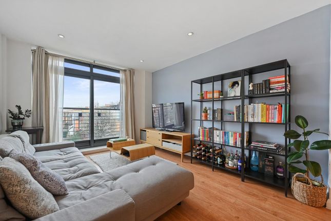 Flat to rent in Vandervell Court, London