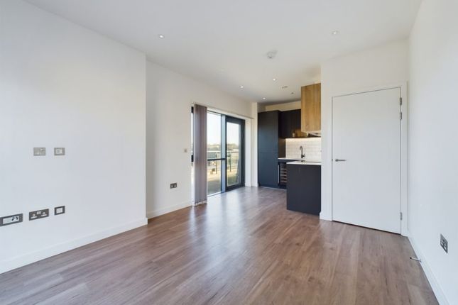 Commander Avenue, Colindale photo 2