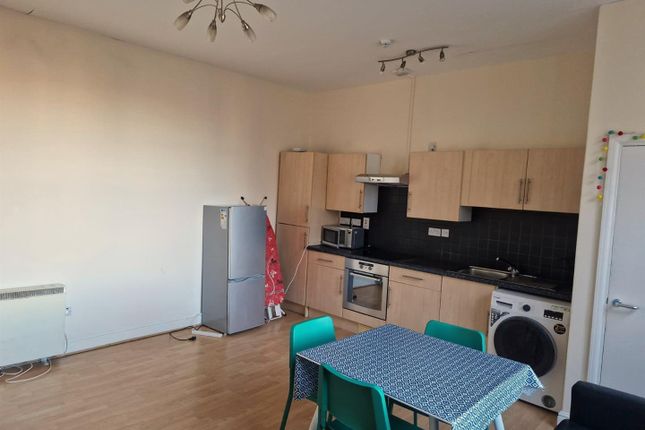 Flat to rent in Englands Lane, London