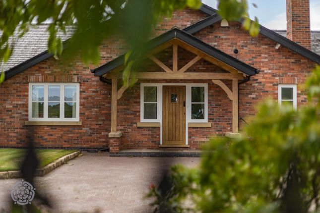 White Gables Glazebrook Lane, Warrington photo 4