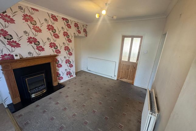 32, Wood End Road, Wolverhampton photo 3