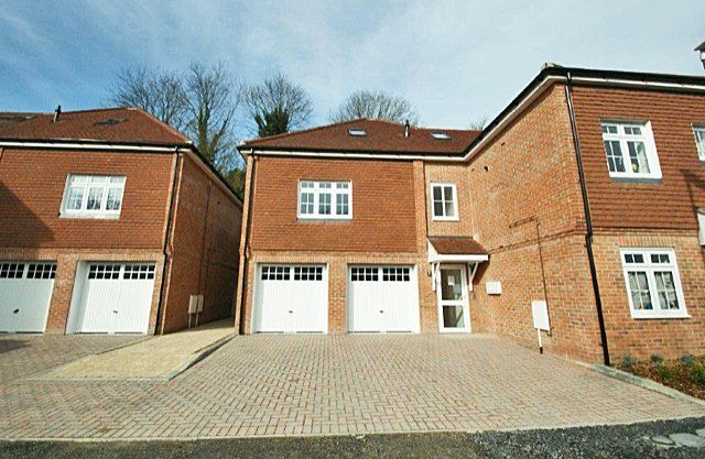 Thumbnail Flat for sale in Compton Road, Wycombe Lane, Wooburn Green