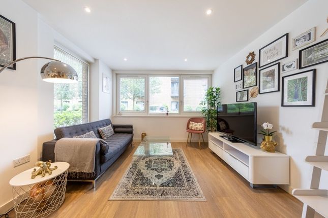 Thumbnail Flat for sale in Whiting Way, London