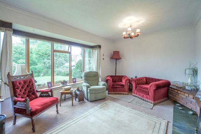 13, Summercourt Drive, Kingswinford photo 2
