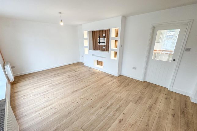 23, Welland Vale Road, Corby photo 2