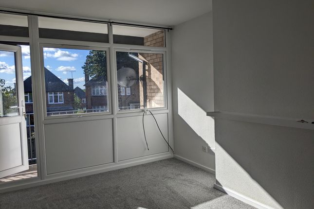 Thumbnail Flat to rent in Ringinglow Road, Sheffield