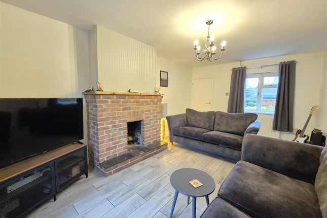 28 Sharpley Avenue, Coalville photo 4