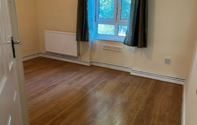 Flat 19, Spenlow House, Jamaica Road, London photo 3