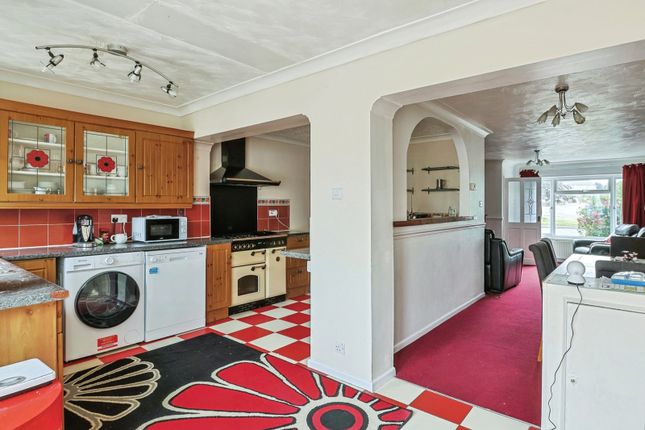 11, Carisbrooke Crescent, Dorset photo 4
