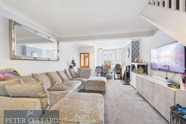 107 Stanstead Road, Hoddesdon photo 2