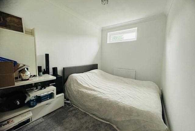 Thumbnail Room to rent in Benjamin Lane, Wexham, Slough