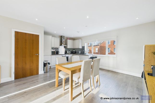 Apartment 5 Mead Court, Gogmore Lane, Chertsey photo 3