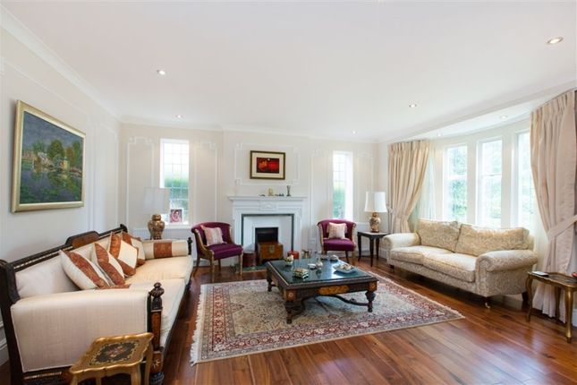 Thumbnail Property to rent in Greenhalgh Walk, Hampstead Garden Suburb
