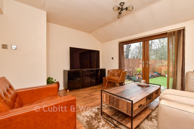 30, Blenheim Crescent, South Croydon photo 4