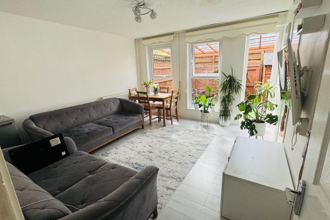 Thumbnail Property to rent in Anna Close, Brownlow Road, London Fields