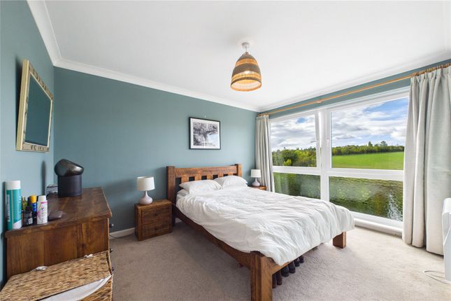 38 Hartslock Court,, Shooters Hill, Reading photo 3