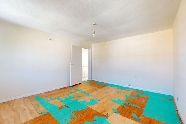 Flat C, 2 Wyndham Crescent, London photo 3