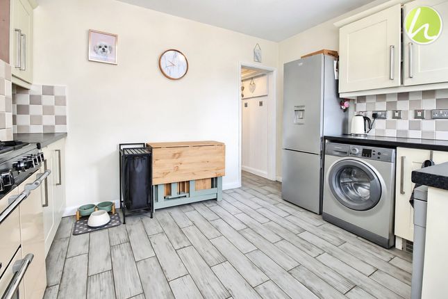 47 Southend Road, Stanford-Le-Hope photo 5