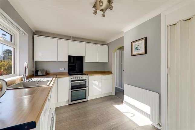 12, Blenheim Avenue, Worthing photo 4