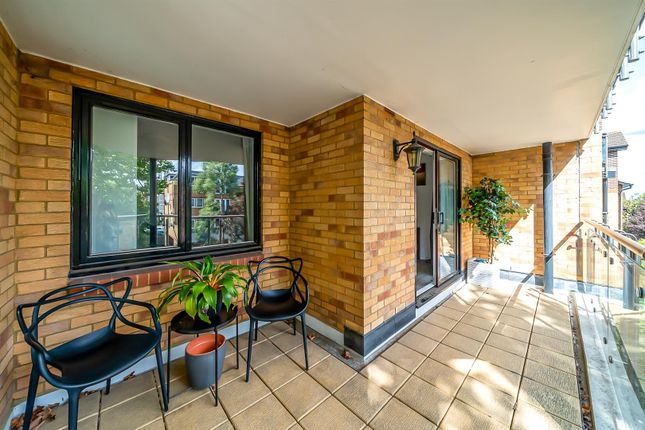 19 Blyth Wood Park, Blyth Road, Bromley photo 4