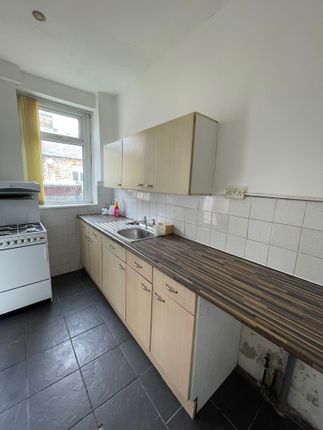 3, Mavis Street, Bradford photo 4