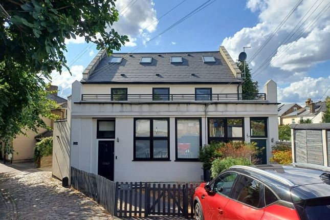 1-bed flat on Flat 5, Bird In Hand Court 291-293, Sydenham Road, CROYDON, £145,000
