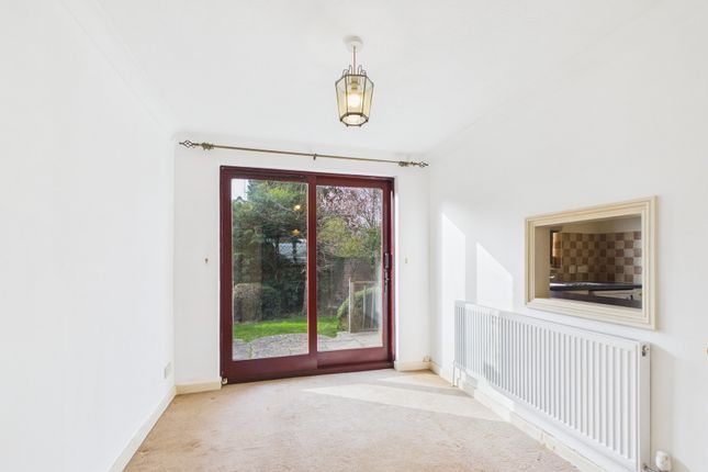 6 The Willows, Horsham photo 5