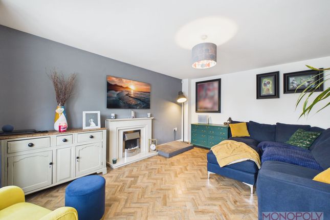 6 Pentre Court, Wrexham photo 3