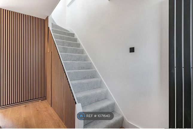 Hillcrest Road, London photo 2