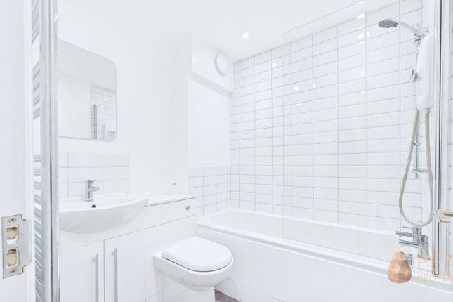 Flat 5, Applesham Court, Lancing photo 4