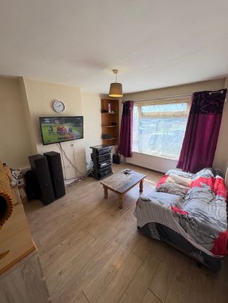 34, Franklin Avenue, Slough photo 2