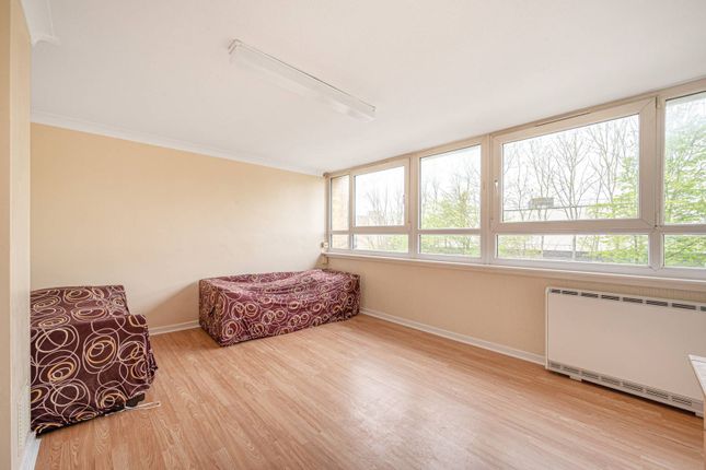 Thumbnail Flat to rent in Palmers Road, Arnos Grove, London