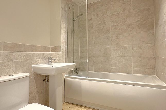 Estella Heights, Henley Approach, Northfleet photo 3